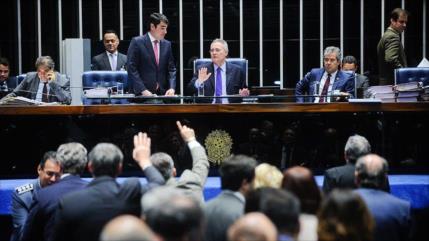 Senadores oficialistas brasileños quieren aprobar recortes