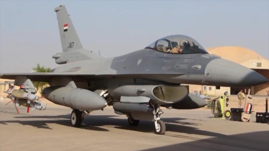 Avión de combate iraquí, F-16, se prepara para lanzar ataques aéreos contra objetivos de Daesh en Mosul, 20 de octubre de 2016.