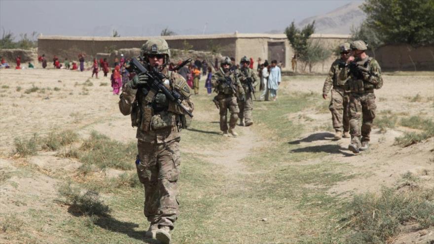 Soldados estadounidenses van de patrulla en la provincia de Parwan, Afganistán, 27 de septiembre de 2014. 