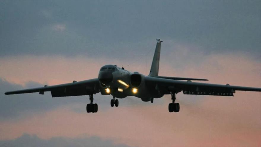 Bombardero nuclear chino de largo alcance H-6.