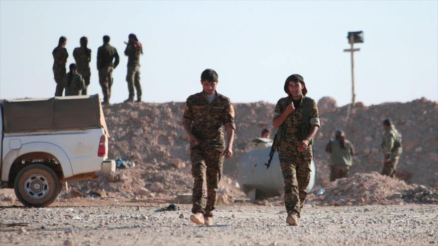 Combatientes de las llamadas Fuerzas Democráticas de Siria (FDS) en la provincia de Al-Raqa, 6 de noviembre de 2016.