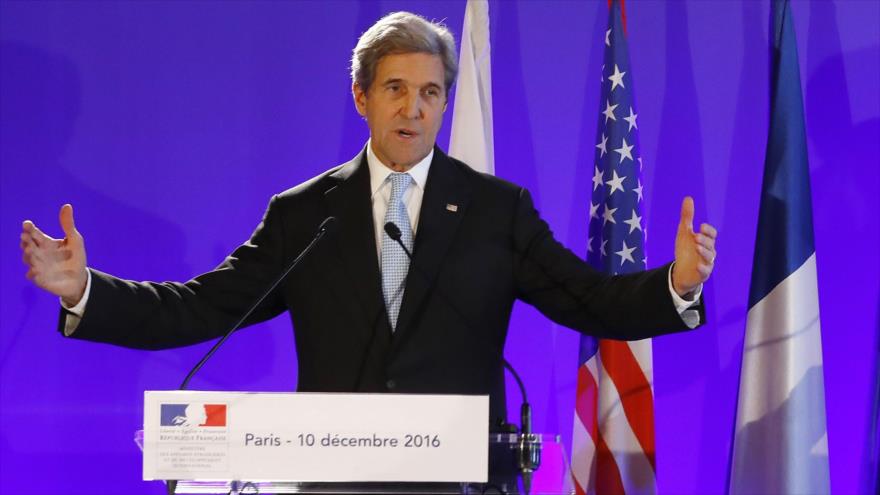 El secretario de Estados de EE.UU., John Kerry, ofrece un discurso en una rueda de prensa en París, la capital de Francia, 10 de diciembre de 2016. 