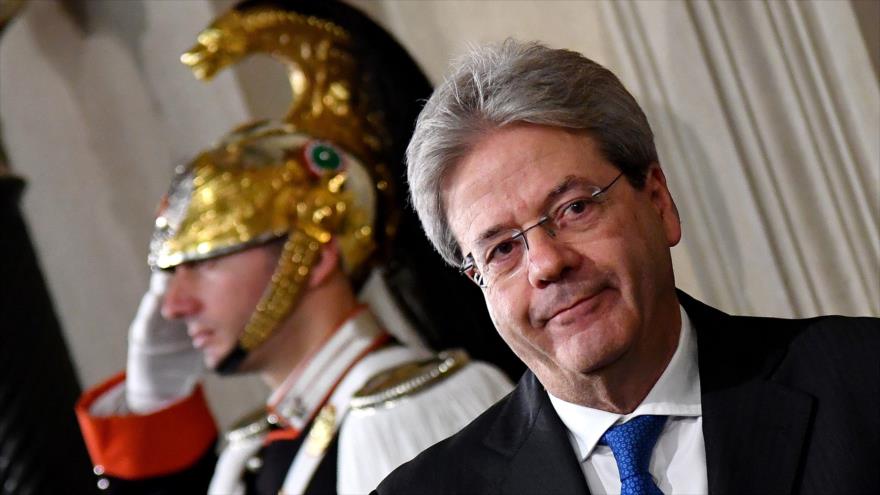 El recién nombrado primer ministro de Italia, Paolo Gentiloni, instantes antes de ofrecer una conferencia de prensa en Roma, capital italiana, 11 de diciembre de 2016.
