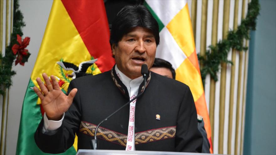 El presidente de Bolivia, Evo Morales, habla durante la reunión anual con el cuerpo diplomático boliviano, La Paz, 12 de diciembre de 2016.