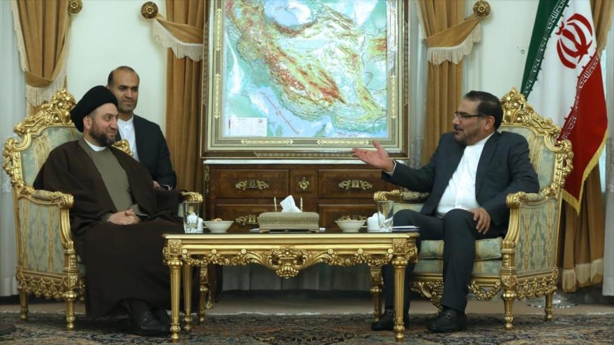 El secretario del Consejo Supremo de Seguridad Nacional de Irán, Ali Shamjani (dcha.)., se reúne con el presidente de la Asamblea Suprema Islámica de Irak, Seyed Amar al-Hakim (izda.), en Teherán, capital iraní, 12 de diciembre de 2016.