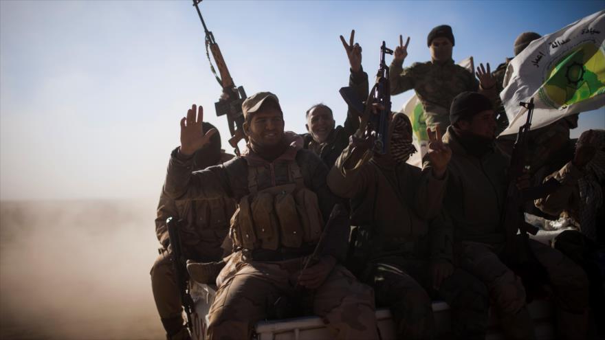 Fuerzas populares iraquíes, conocidas como Al-Hashad Al-Shabi, cerca del aeropuerto de la ciudad de Tal Afar, al oeste de Mosul, 20 de noviembre de 2016.