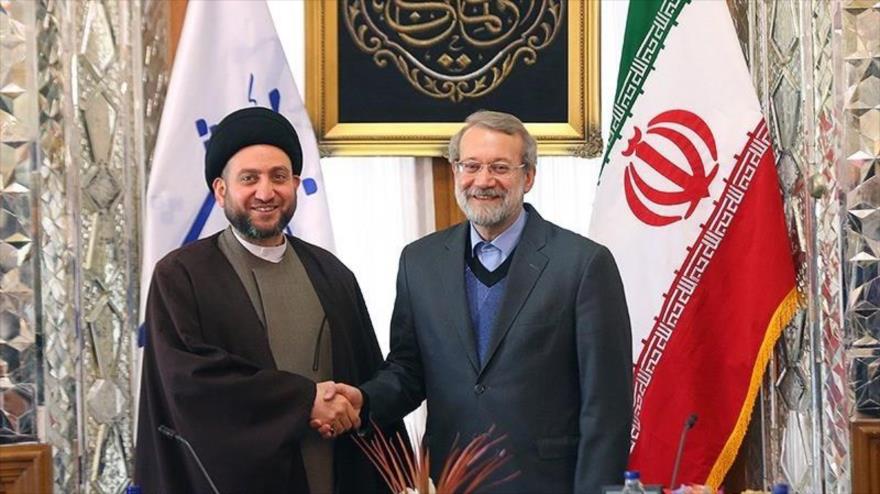 El presidente de la Asamblea Consultiva Islámica de Irán (Mayles), Ali Lariyani (dcha.), y el presidente de la Asamblea Suprema Islámica de Irak, Seyed Amar al-Hakim (izda.), se estrechan la mano en una reunión en Teherán, capital iraní, 13 diciembre de 2016.