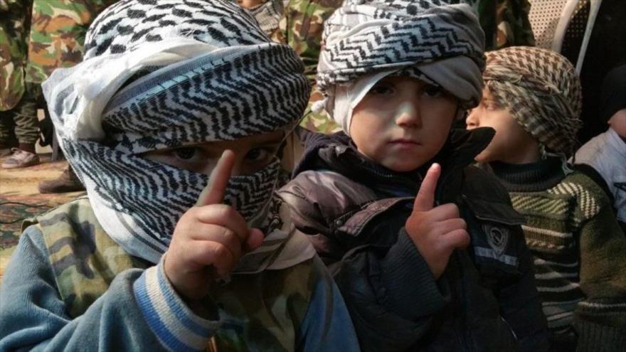 Niños soldados del grupo terrorista EIIL (Daesh, en árabe).