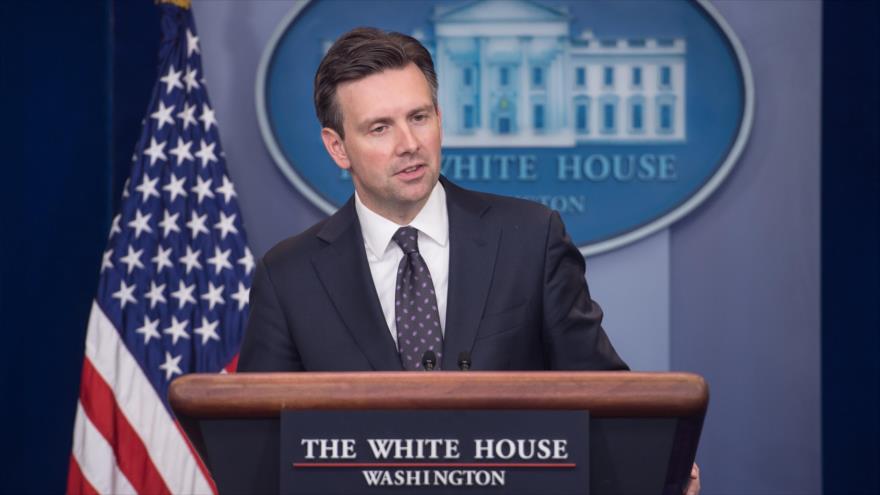 El portavoz de la Casa Blanca, Josh Earnest, durante una conferencia de prensa en Washington, DC, 31 de octubre de 2016.