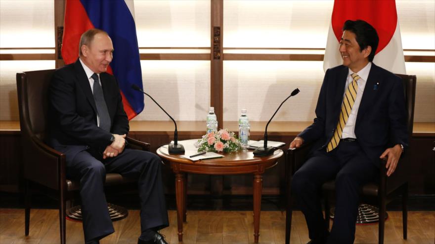  Putin y Abe se reúnen con la disputa territorial como tema central