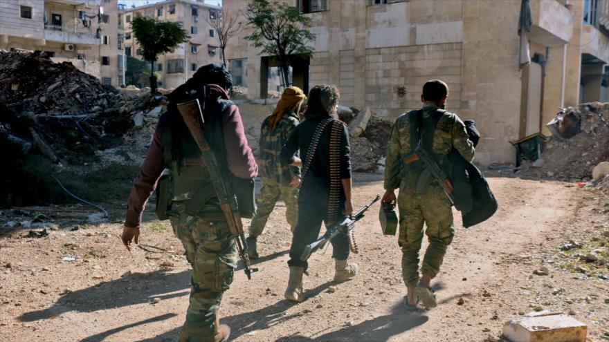 Integrantes de un grupo armado en la ciudad de Alepo, en el noroeste de Siria, 9 de diciembre de 2016.