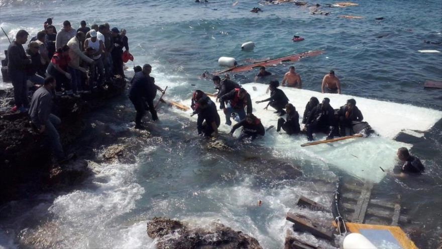 Varios migrantes naufragados en el Canal de Sicilia, en el mar Mediterráneo.