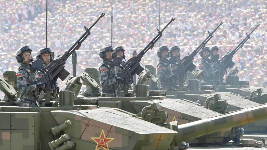 Integrantes del Ejército de China durante un desfile militar.