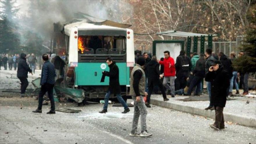 Autobús explota cerca de universidad en centro de Turquía