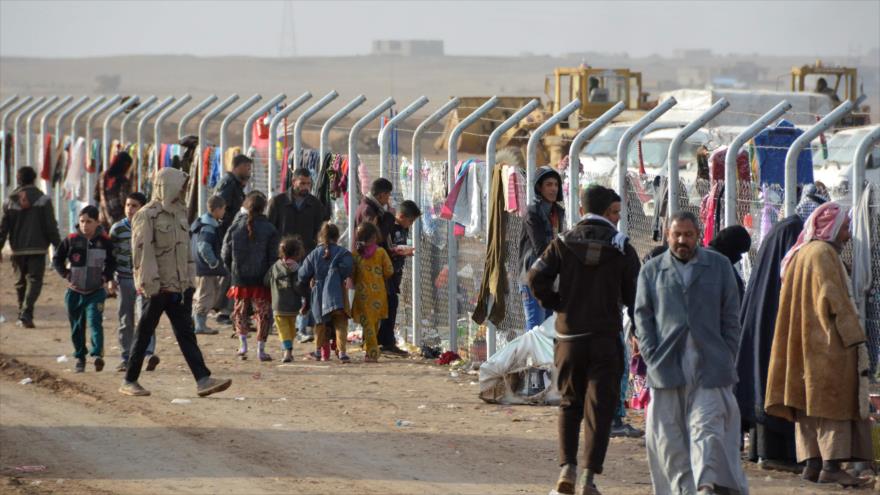 Residentes de Mosul desplazados que viven en un campo de refugiados cerca de Al-Qayyarah, 16 de diciembre de 2016.