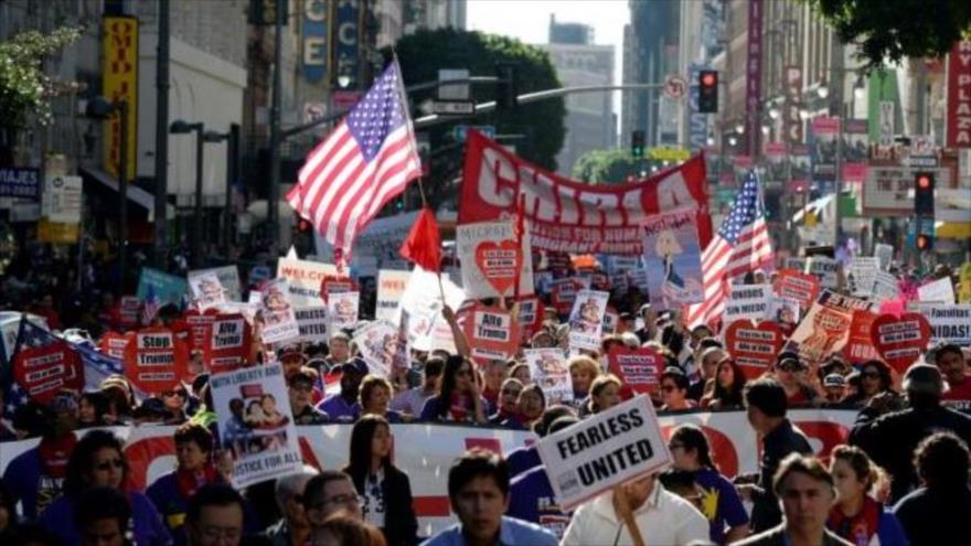 Marcha anti-Trump en Los Ángeles, California (suroeste de EE.UU.), 18 de diciembre de 2016.