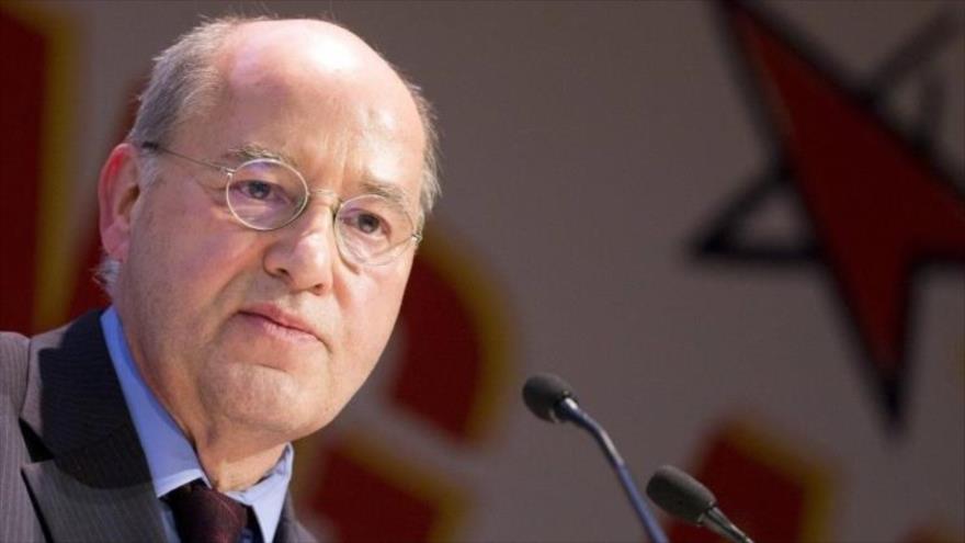 El presidente del Partido de la Izquierda Europea (PIE), Gregor Gysi, habla durante un evento.