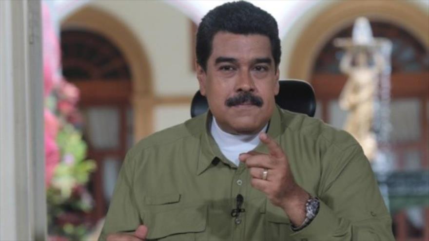 El presidente de Venezuela, Nicolás Maduro, durante la transmisión de su programa "Contacto con Maduro", 18 de diciembre de 2016.