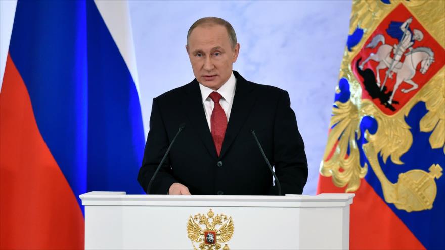 El presidente ruso, Vladimir Putin, ofrece un discurso en la Asamblea Federal de ambas Cámaras del Parlamento en Moscú, capital de Rusia, 1 de diciembre de 2016.