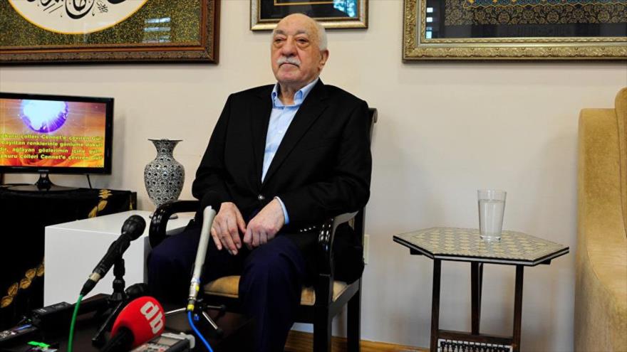 El líder disidente turco, Fethulá Gülen, autoexiliado en EEUU.