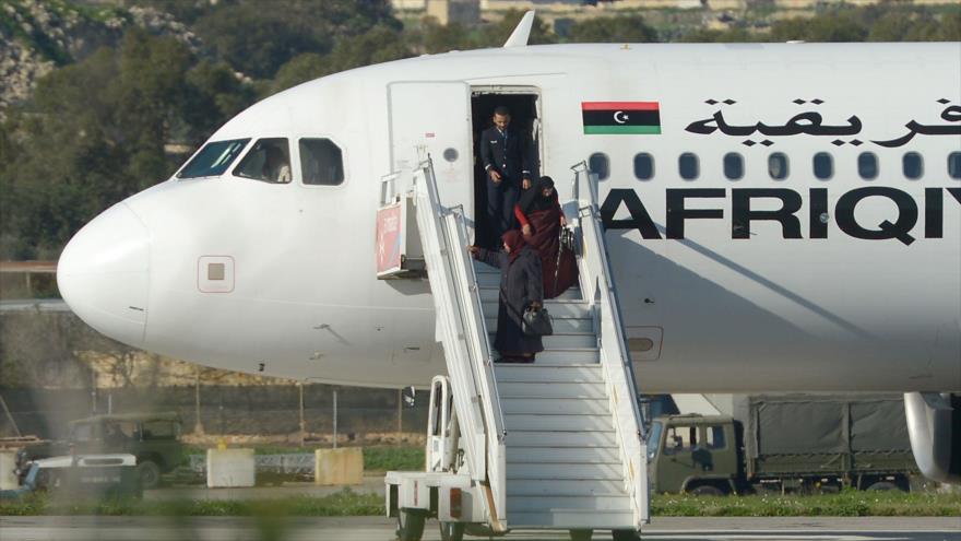 Secuestradores de avión libio se rinden tras liberar a pasajeros