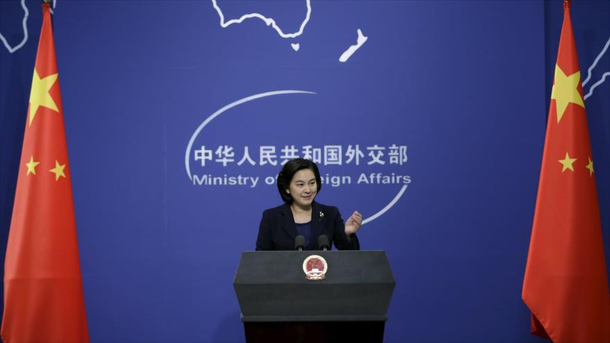 La portavoz del Ministerio de Asuntos Exteriores de China, Hua Chunying, durante una rueda de prensa en Pekín, capital china, 6 de enero de 2016.