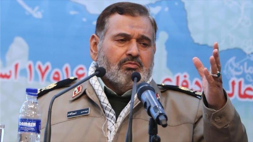 El general de división Hasan Firuzabadi, el alto asesor militar del Líder de la Revolución Islámica de Irán, el ayatolá Seyed Ali Jamenei, durante una rueda de prensa en Teherán, capital iraní.