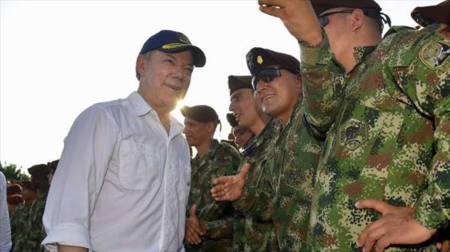 El presidente de Colombia, juan manuel Santos, durante una visita al destacamento de la base militar de Tolemaida, en el suroeste de Colombia, 23 de diciembre de 2016.