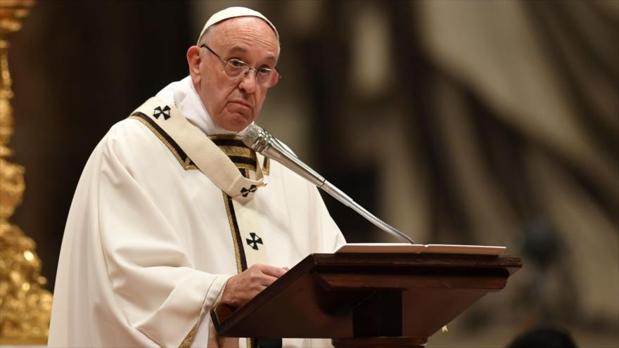 Papa Francisco lamenta apatía ante plaga de niños refugiados