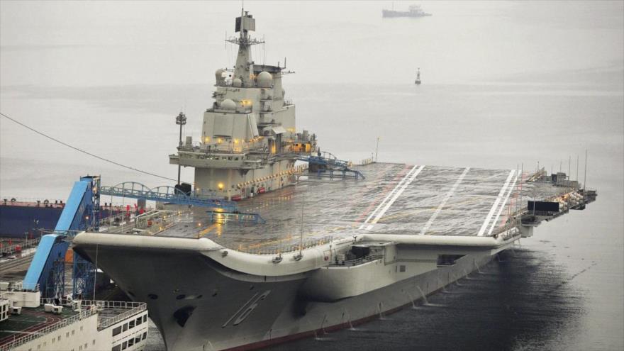Muestra de fuerza: China envía al Pacífico su único portaaviones