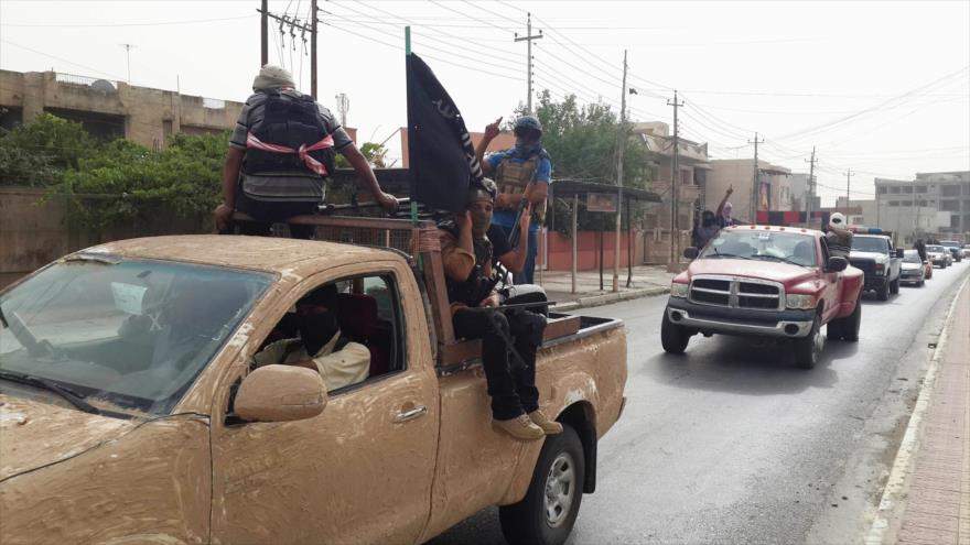 Miembros del grupo terrorista EIIL (Daesh, en árabe), en Mosul, Irak.