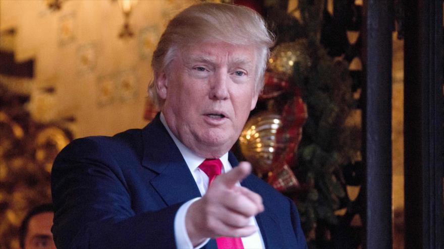 El presidente electo de EE.UU., Donald Trump, se dirige a unos periodistas en Palm Beach, estado de Florida, 21 de diciembre de 2016.