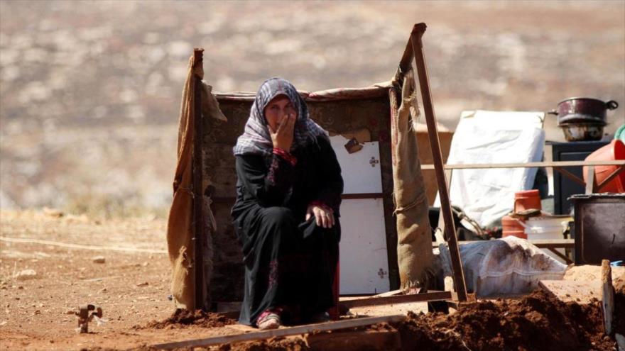 Una mujer palestina llora junto a su casa demolida por las tropas israelíes en Cisjordania, 20 de agosto de 2014.