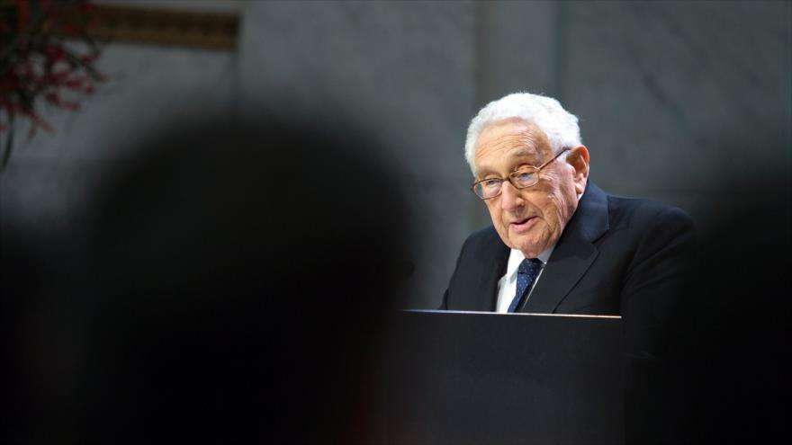 El exsecretario de Estado estadounidense Henry Kissinger habla en el foro del Premio Nobel de la Paz en Oslo, capital de Noruega, 11 de diciembre de 2016.