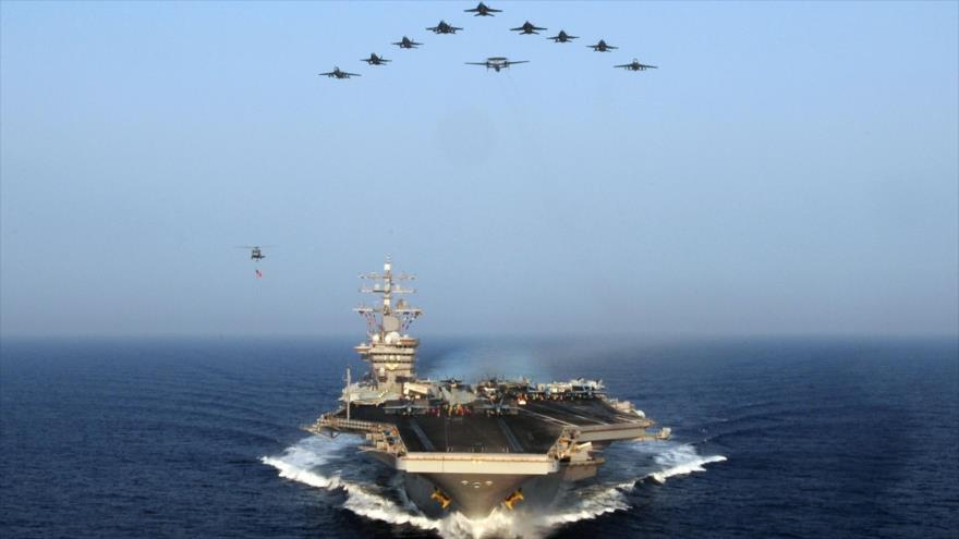 El portaaviones USS Dwight D. Eisenhower (CVN-69) de la Armada estadounidense.