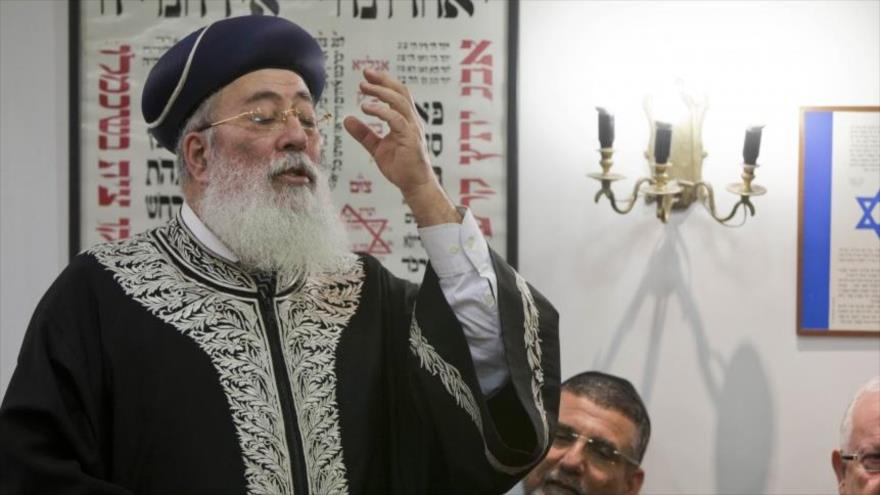 El rabino israelí Shlomo Amar habla en el parlamento israelí, febrero de 2012.