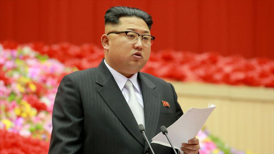 El líder norcoreano, Kim Jong-un, pronuncia un discurso durante una conferencia del Partido del Trabajo de Corea en Pyongyang, 23 de diciembre de 2016.