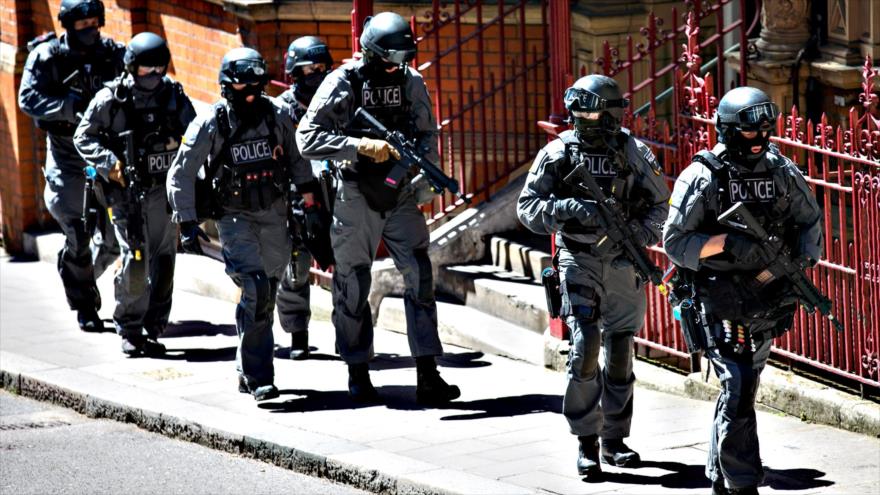 Miembros de servicio de emergencia del Reino Unido durante una maniobra antiterrorista en Londres, capital, 30 de junio de 2016.
