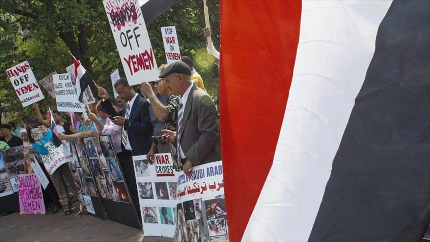 Protestan frente a la Casa Blanca en Washington D.C contra la visita del rey saudí, Salman bin Abdulaziz Al Saud, a EE.UU., 4 de septiembre de 2015.