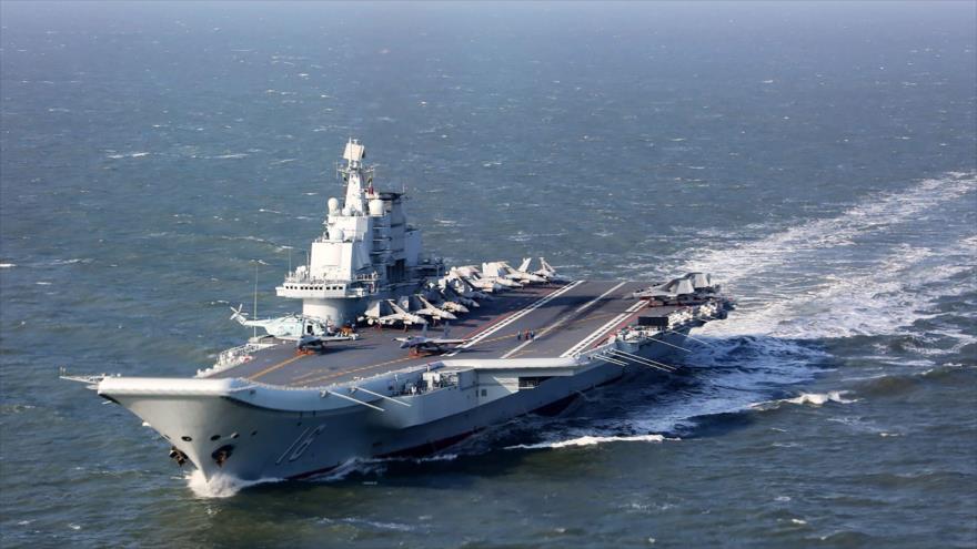 Liaoning, único portaaviones de China, participa en los ejercicios militares en el Pacífico, 24 de diciembre de 2016.