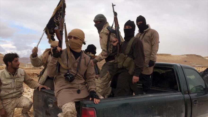 Hombres armados fieles a Al-Qaeda en Siria.