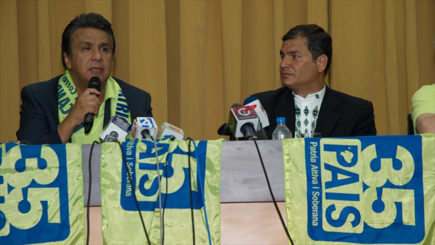 El actual presidente de Ecuador, Rafael Correa (dcha.), y el candidato oficialista a las elecciones presidenciales de 2017, Lenin Moreno.