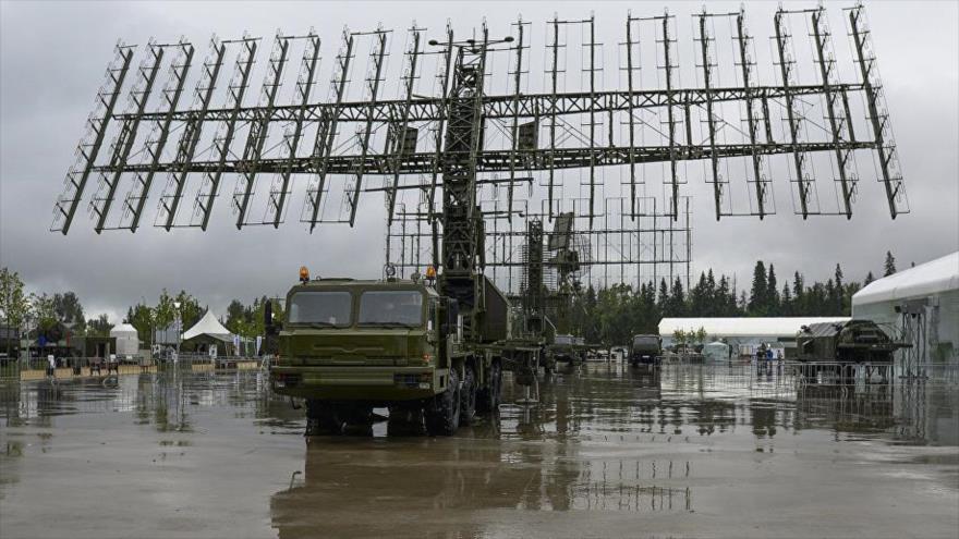 Un radar Nebo-M, de fabricación rusa, durante una exhibición en Rusia.