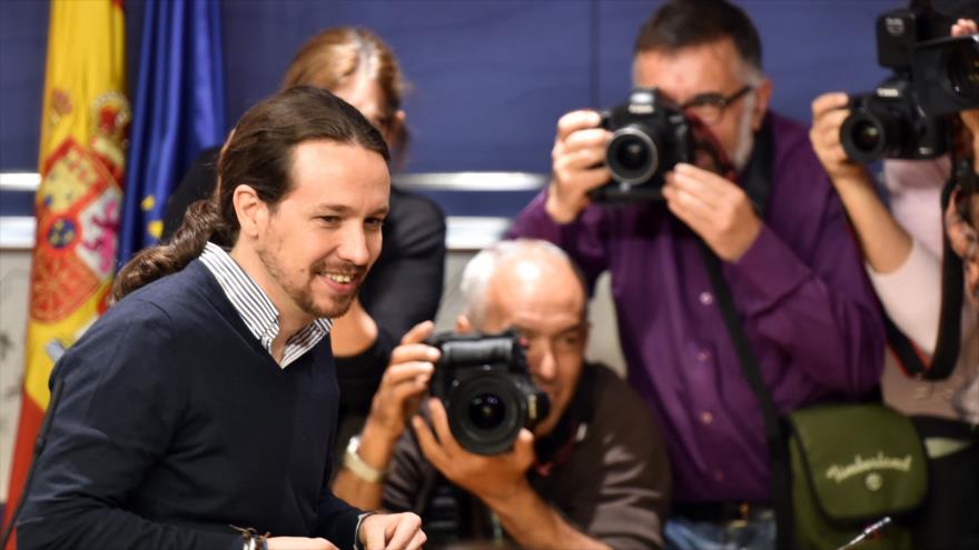 El secretario general de Podemos, Pablo Iglesias, llega a una rueda de prensa en Madrid, 25 de octubre de 2016.