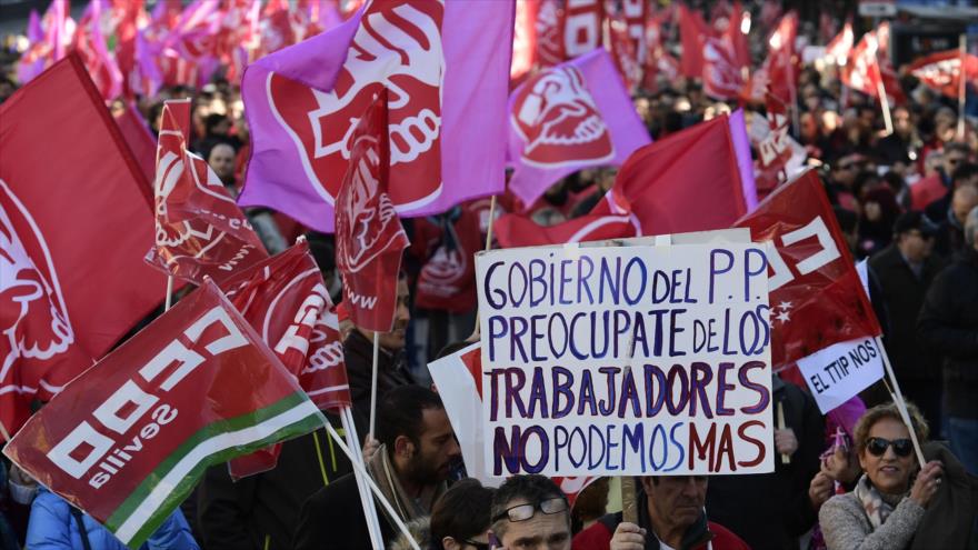 Miles de personas se manifiestan en Madrid (capital) contra crisis laboral en España, 18 de diciembre de 2017.
