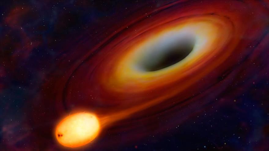 En la imagen un agujero negro devora una estrella del tamaño del Sol.