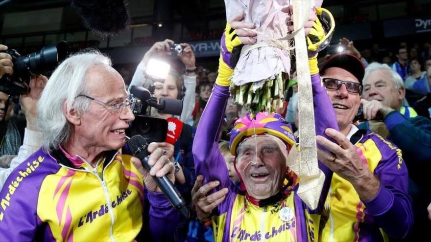 Ciclista francés de 105 años establece impresionante récord 