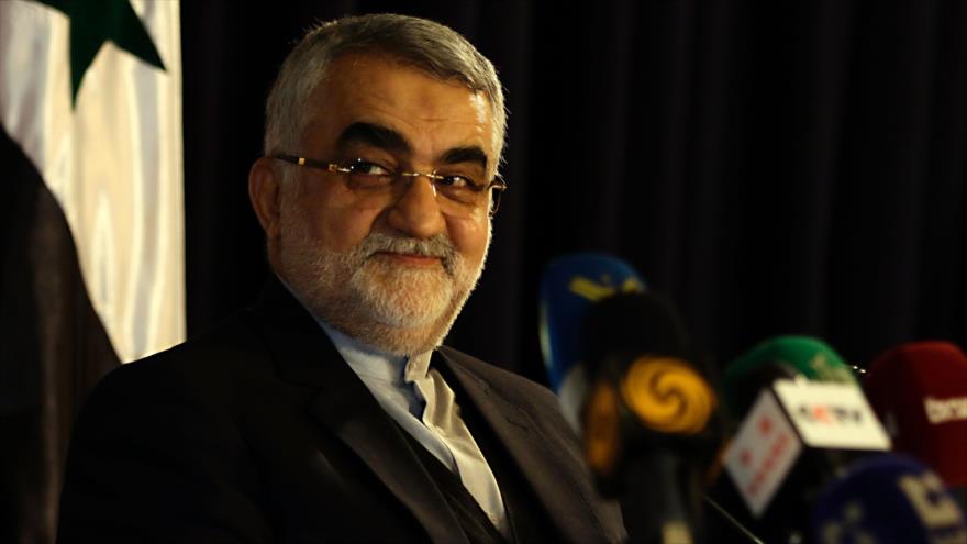 El presidente de la Comisión de Seguridad Nacional y Política Exterior del Parlamento iraní, Alaeddin Boruyerdi, en una rueda de prensa en Damasco, capital siria, 5 de enero de 2017.