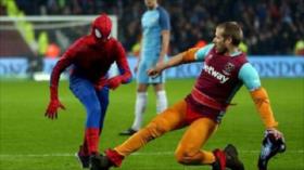Vídeo: vea cómo Spiderman invade el área del Manchester City