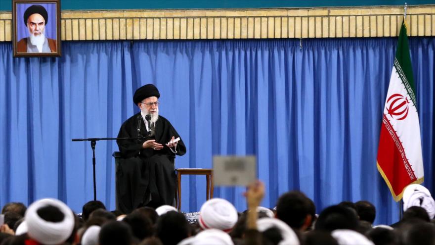 Líder de Irán: Londres planea desintegrar países de Oriente Medio
